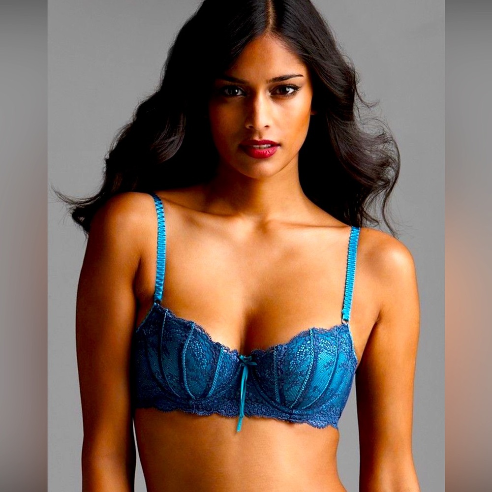 Elle MacPherson Contour Bra 32B excellent.  Lagoon.
